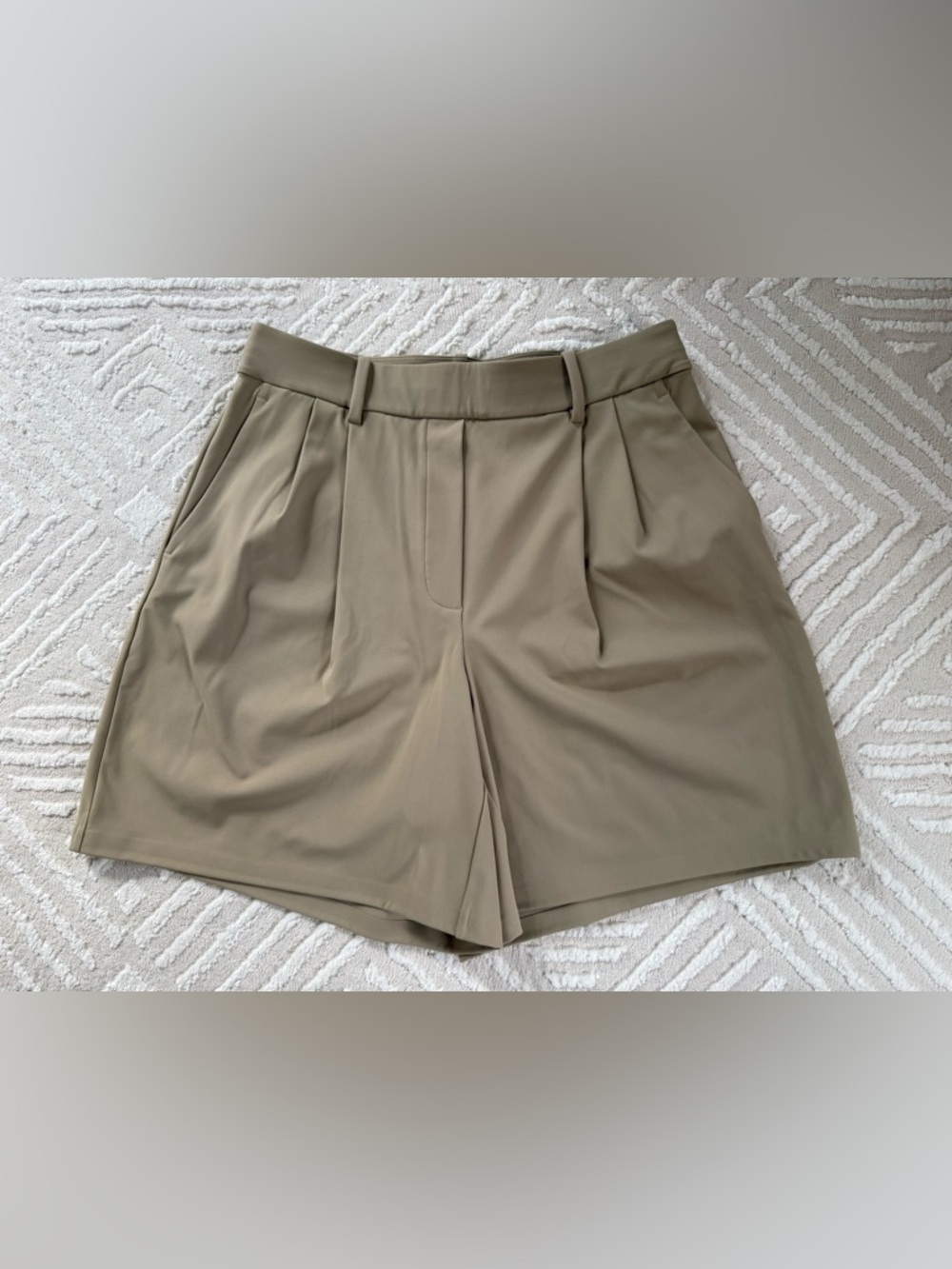 NWT lululemon athletica Daydrift Pleated Shorts